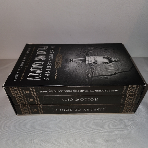 Miss Peregrine's Peculiar Children By Ransom Riggs Boxed Set - Picture 2 of 4